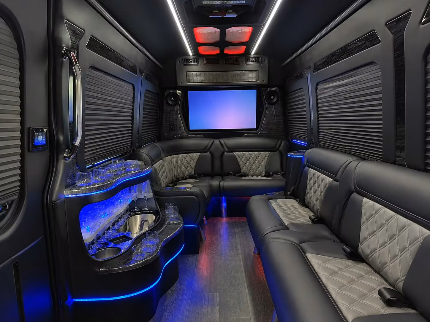 charterbusbatonrouge com will help you book prom transportation that runs on your schedule
